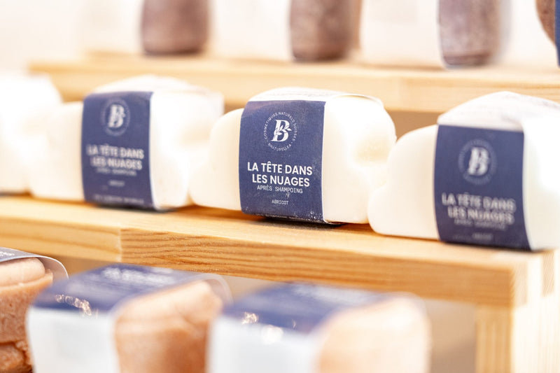 Après-shampooings solides Bnaturellea en rayon dans la boutique Swiss Co’Labs à Chavornay