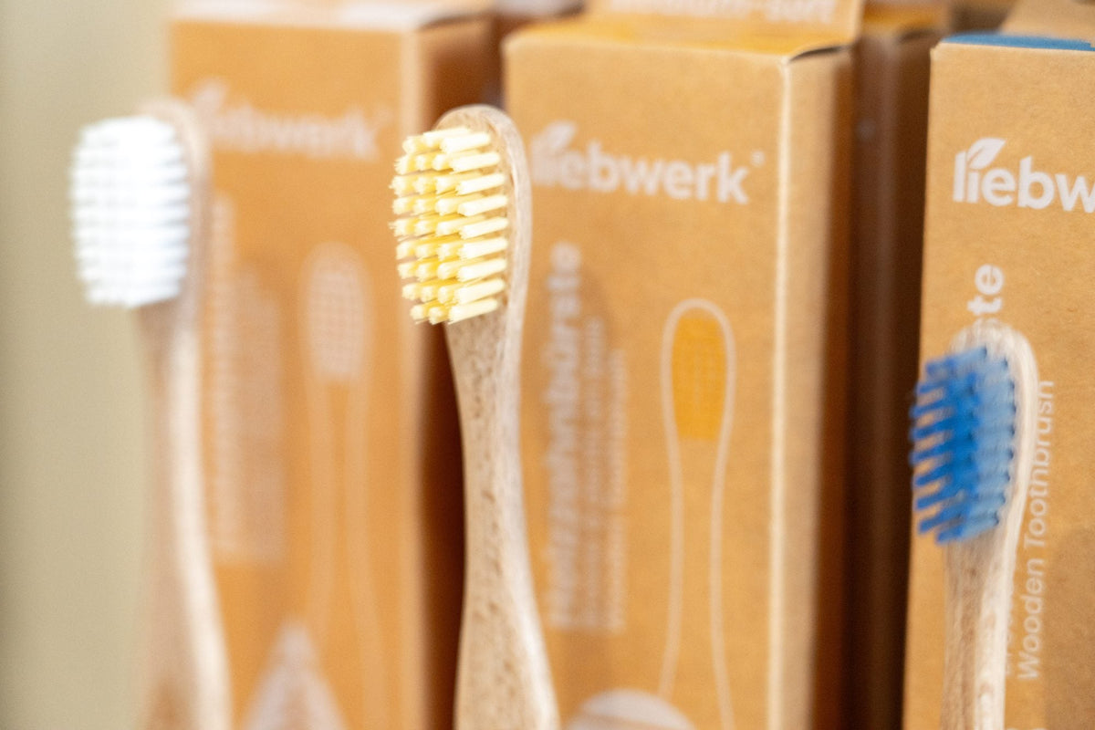 Brosses à dents en bois Liebwerk en rayon dans la boutique Swiss Co’Labs à Chavornay