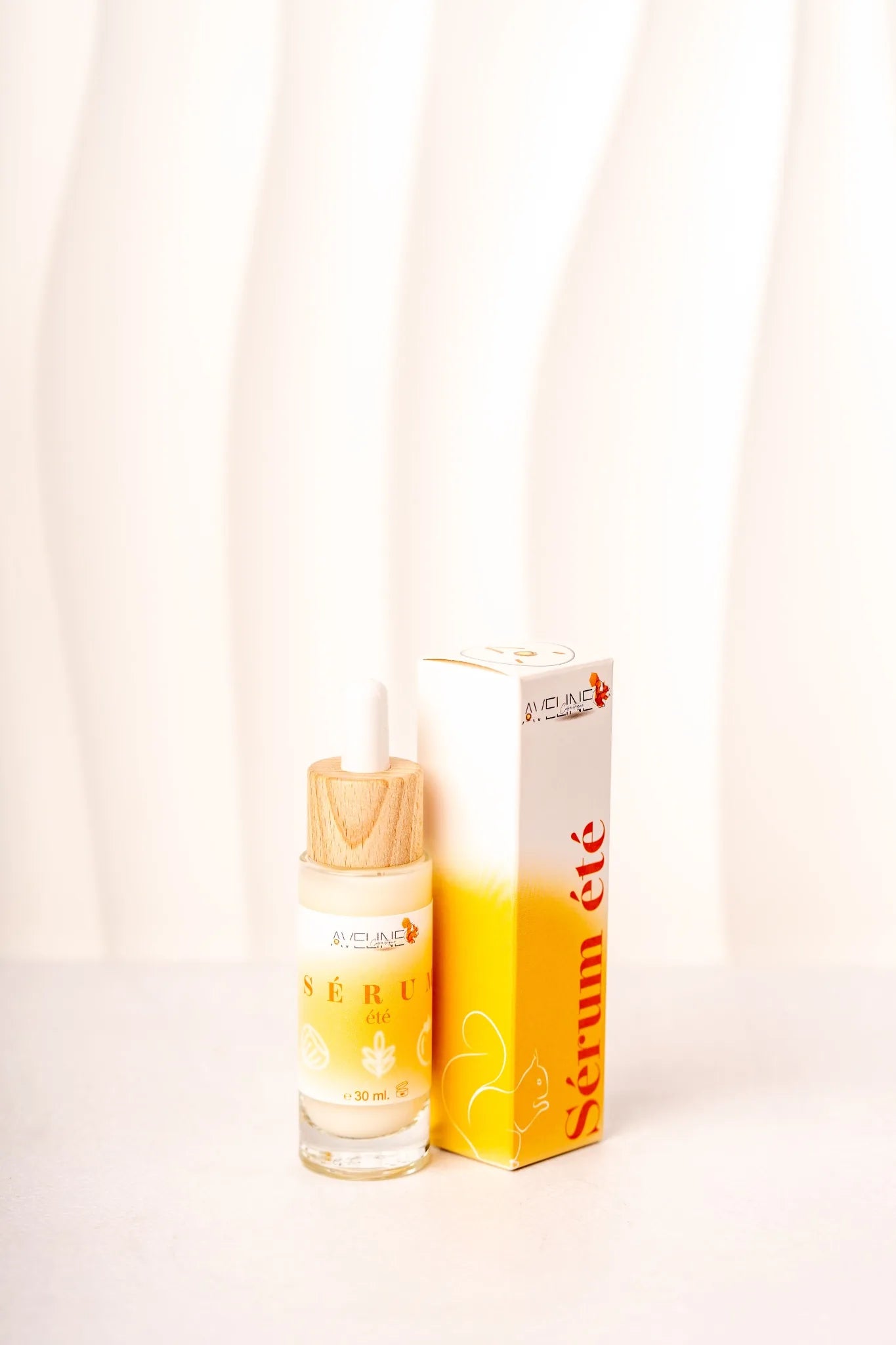 Flacon serum été de la marque Aveline