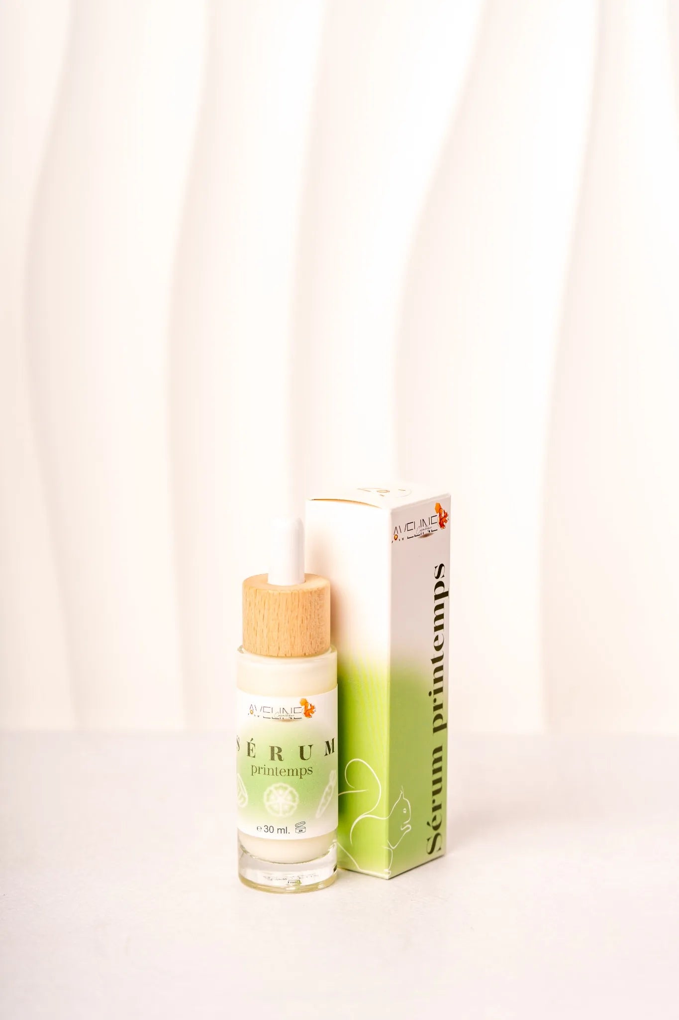 Flacon serum printemps de la marque Aveline