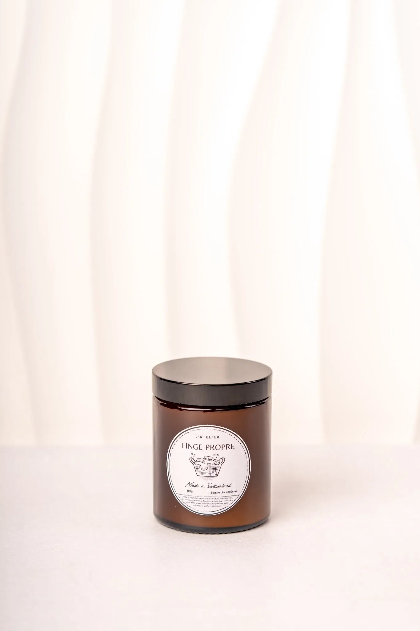 Bougie parfumée linge propre de la marque L'Atelier