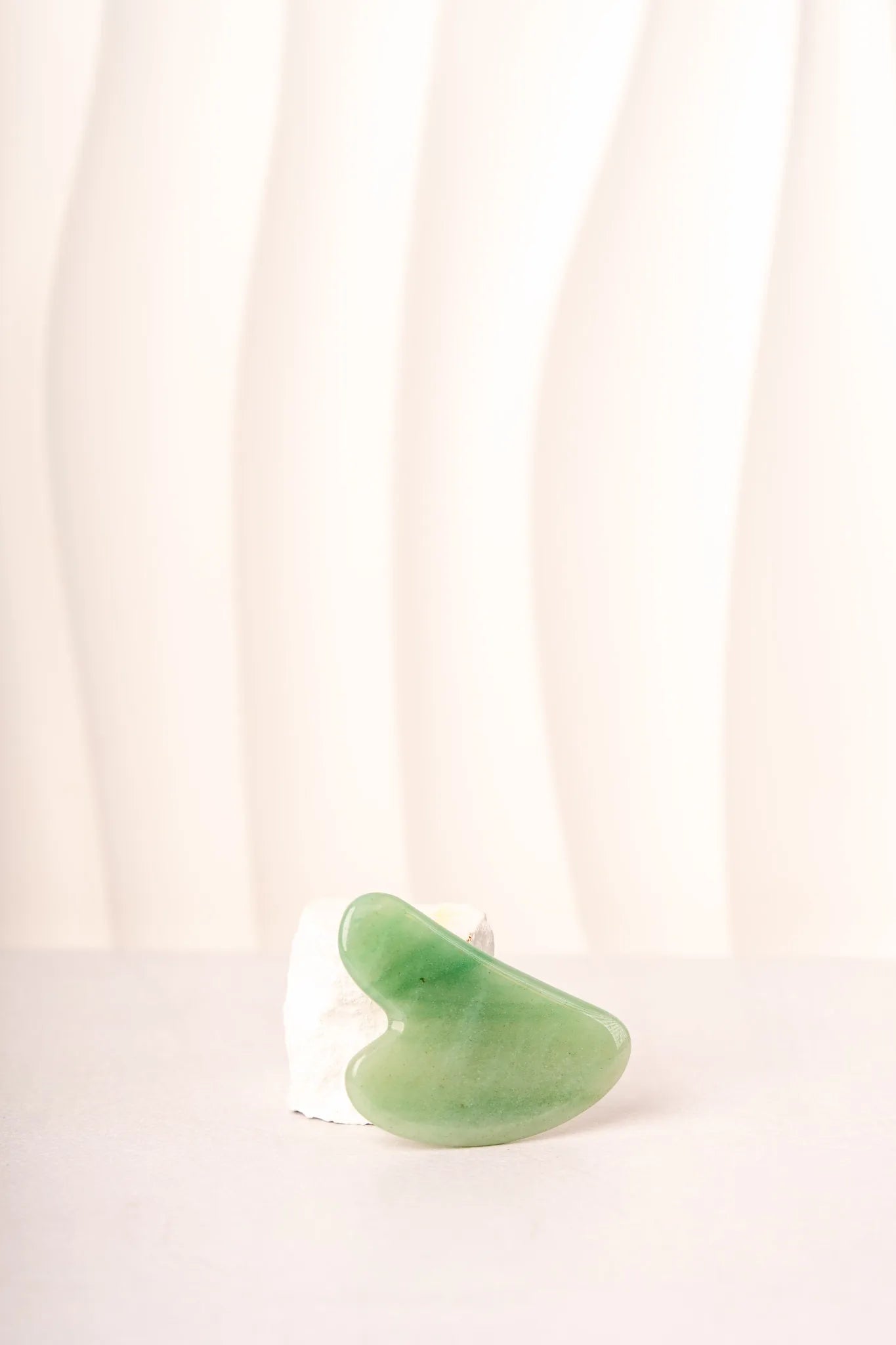 Gua-sha pour le visage en pierre vert clair
