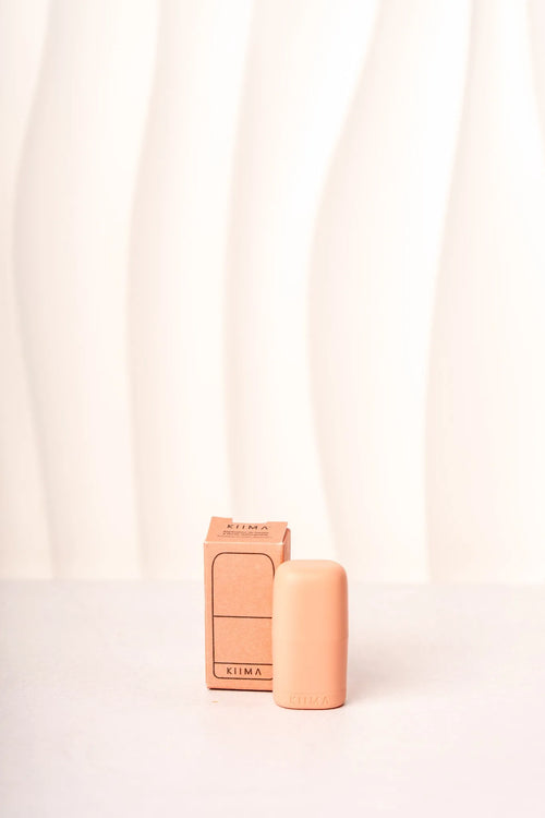 Applicateur de baume à lèvre à la pêche rechargeable de la marque Kiima