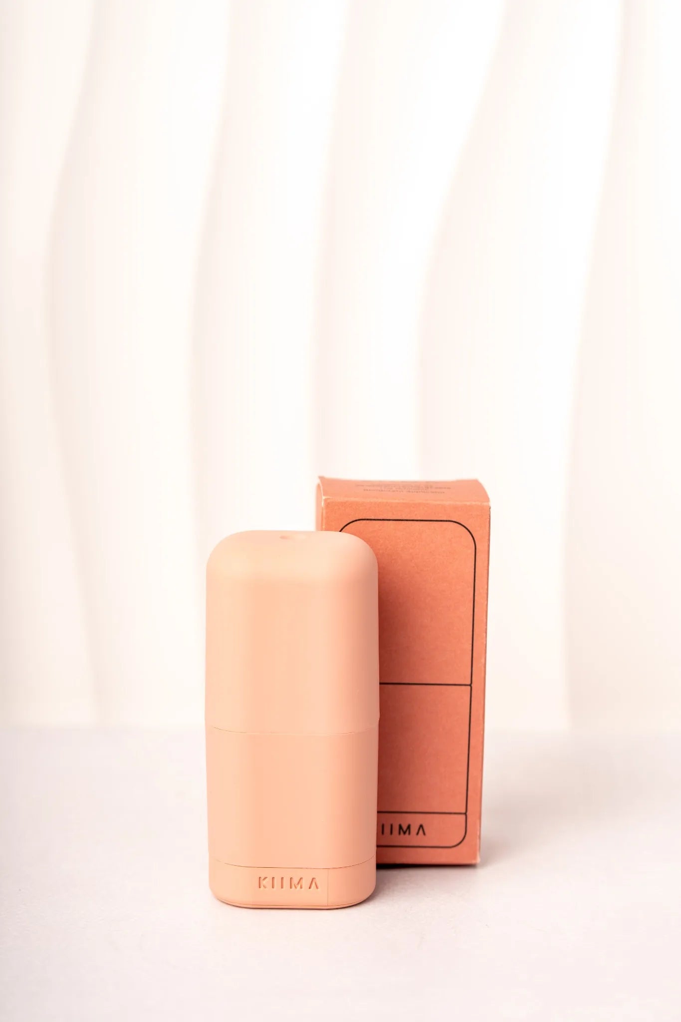 Applicateur de baume à lèvre à la pêche de la marque Kiima